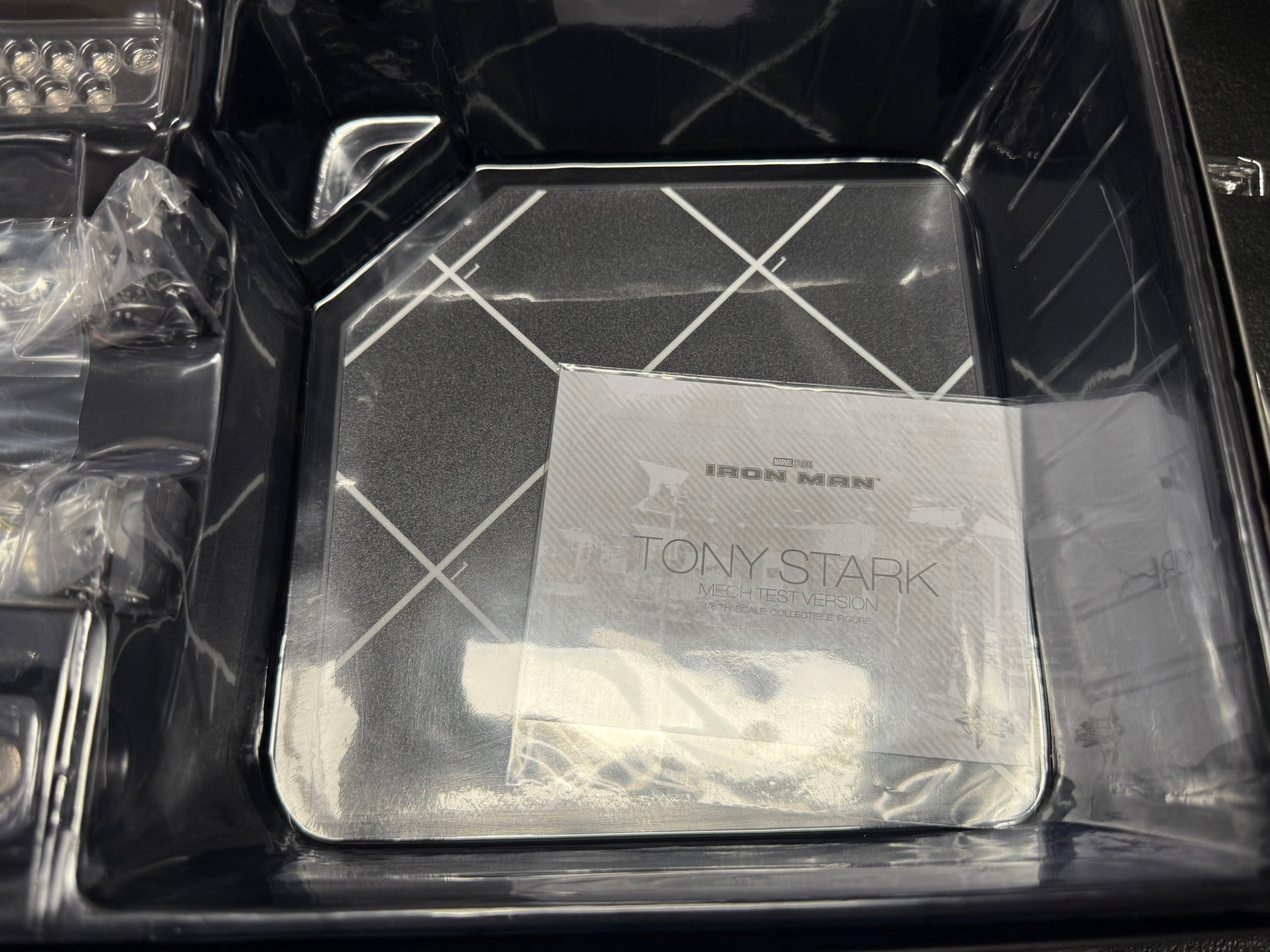 Tony Stark (Mech Test Version 2.0) Deluxe MMS582 Marvel Sixth Scale Figure by Hot Toys