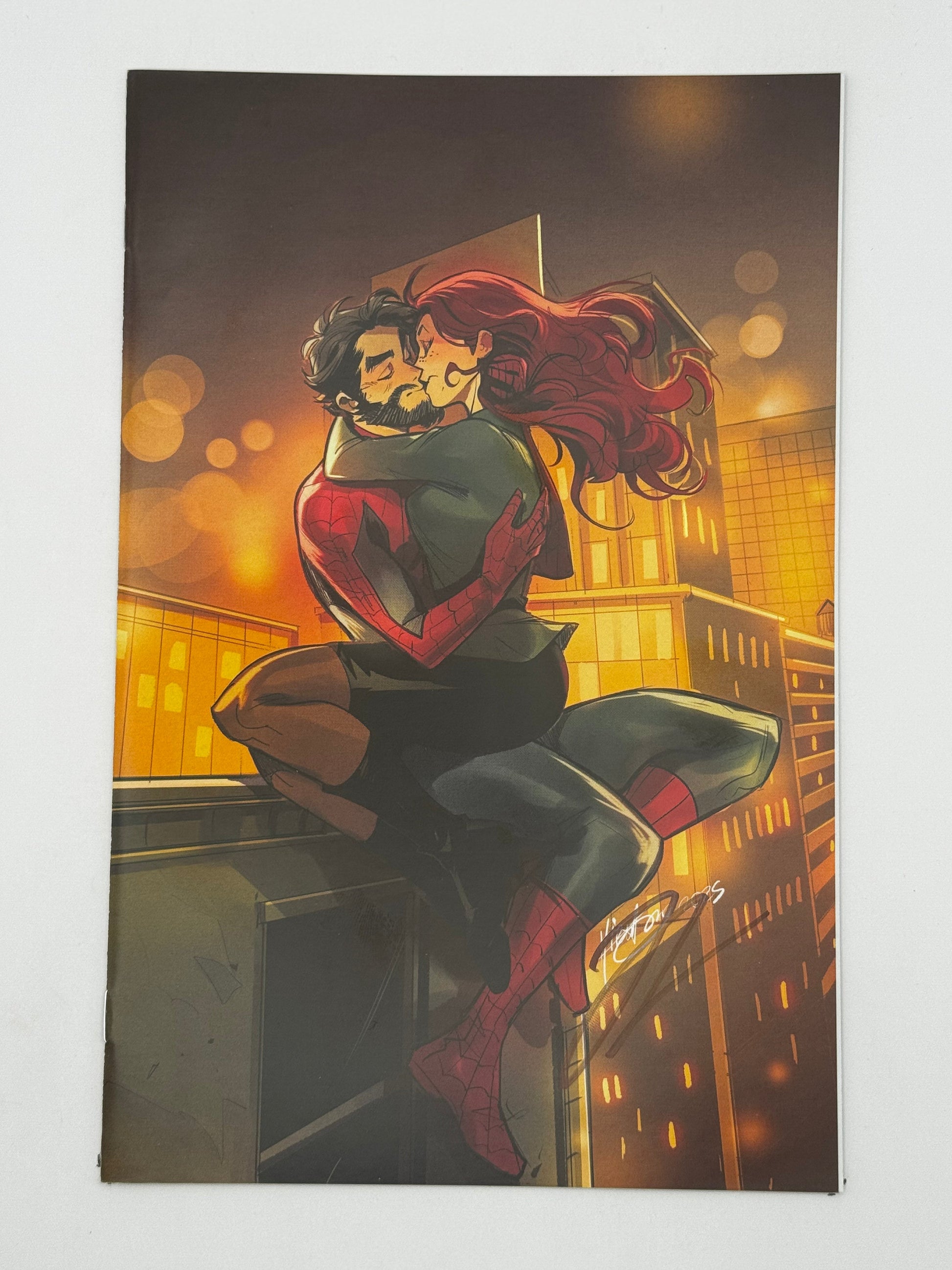 [Signed by Hickman] Ultimate Spider-Man #15 Virgin Unknown Comics Andolfo Exclusive Var [INST]